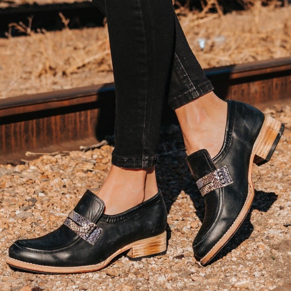 NIB FREEBIRD BY STEVEN MACBETH SIZE 8